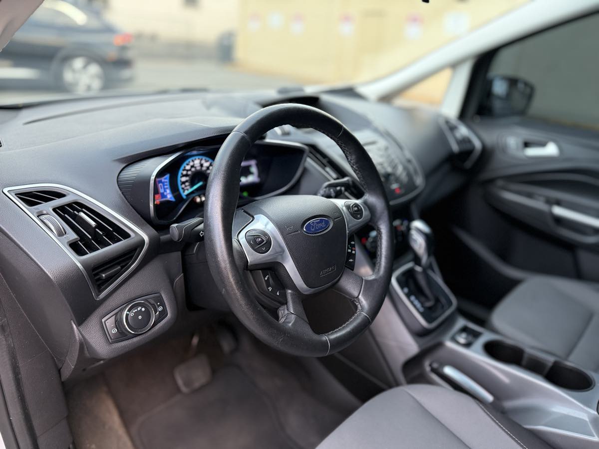 2013 Ford C-Max Hybrid SE photo 12