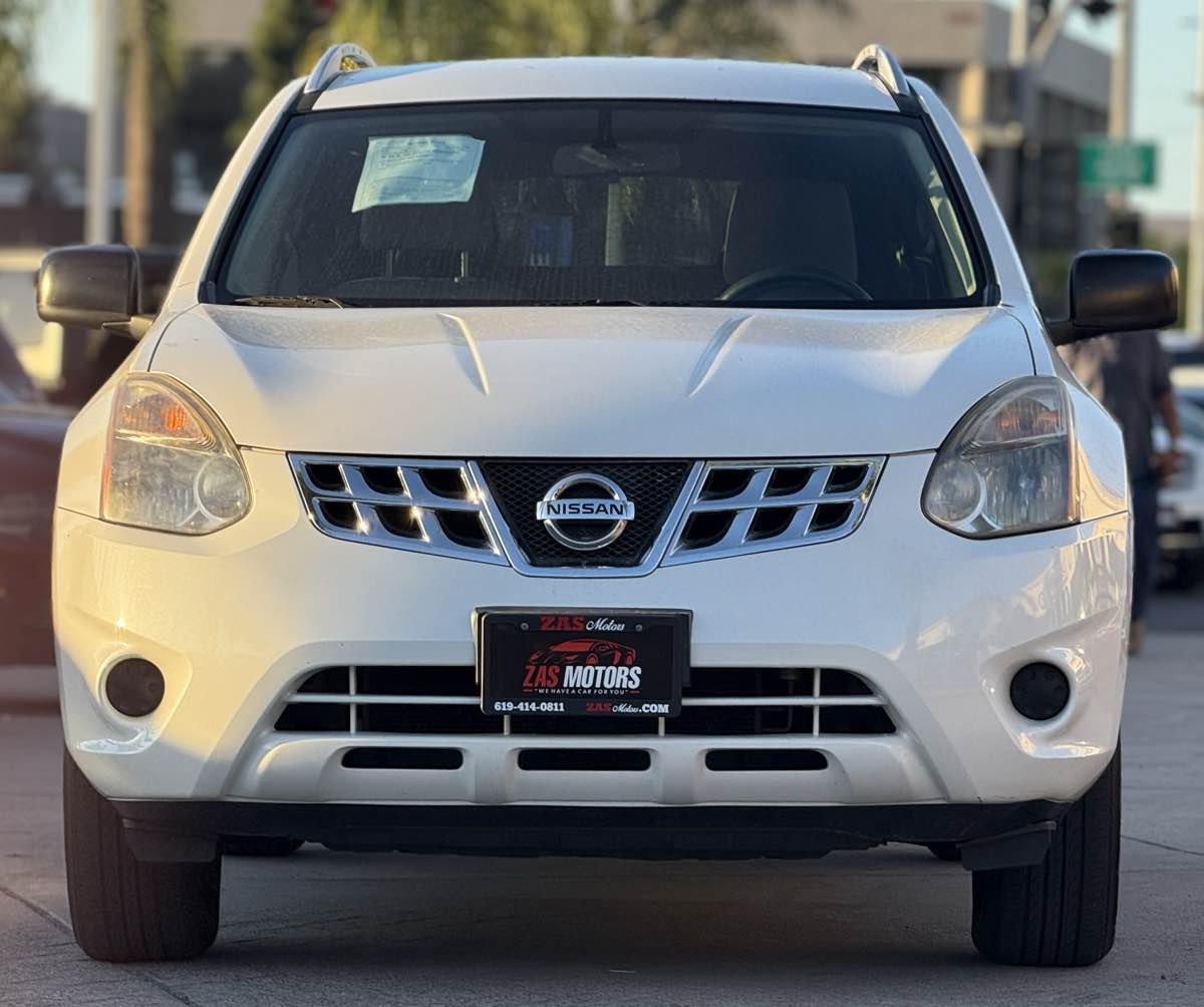 2014 Nissan Rogue Select S photo 2