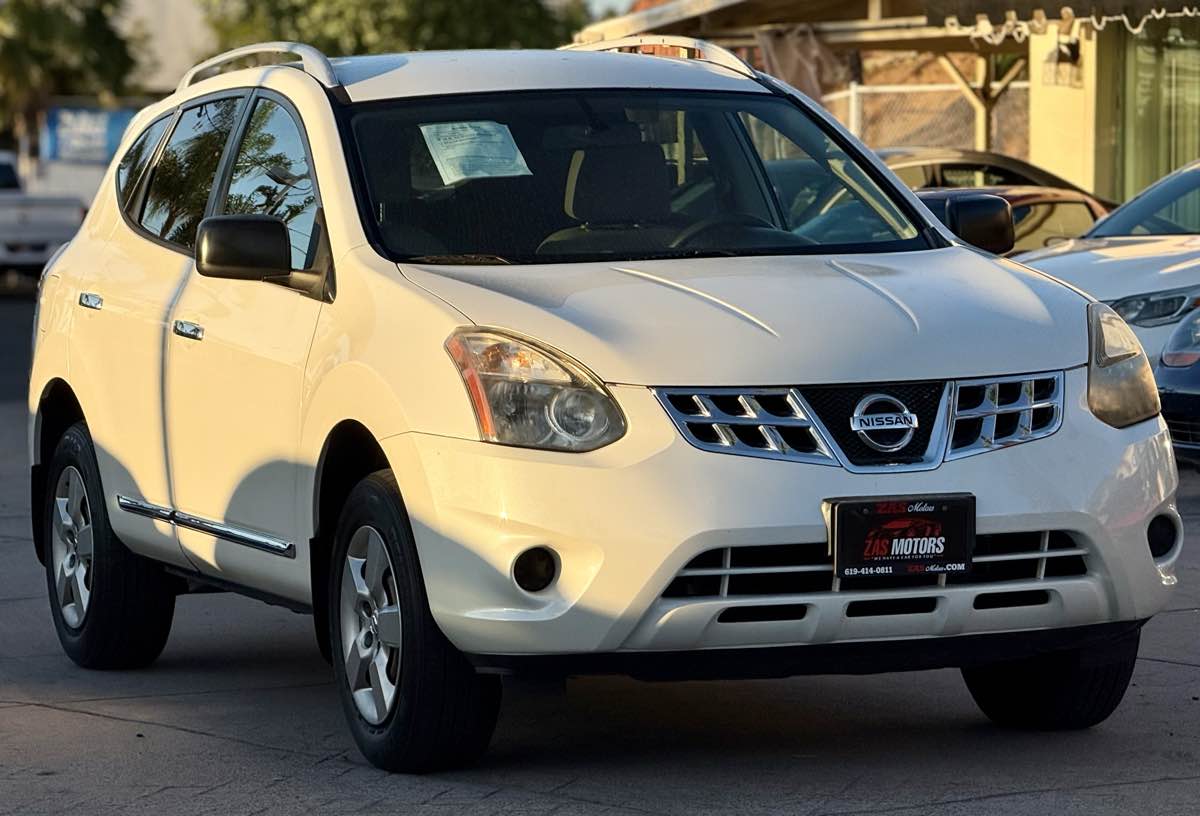 2014 Nissan Rogue Select S photo 3