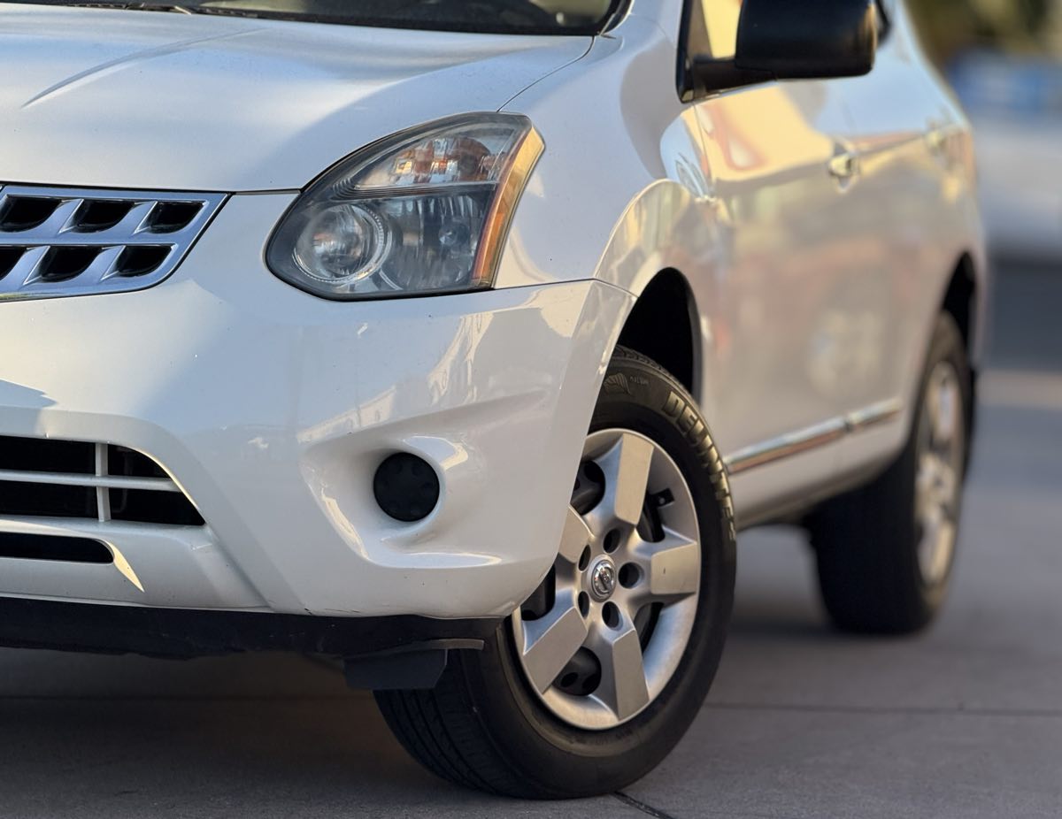 2014 Nissan Rogue Select S photo 9