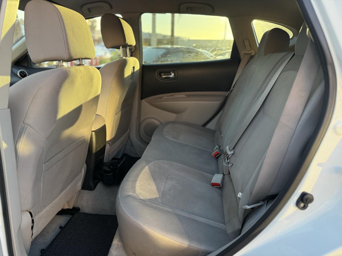 2014 Nissan Rogue Select S photo 14