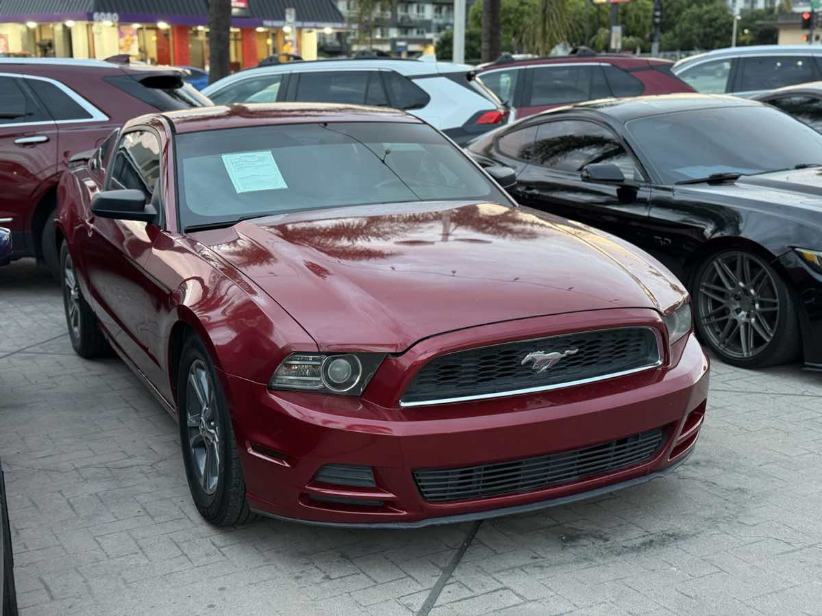 2014 Ford Mustang V6 photo 2