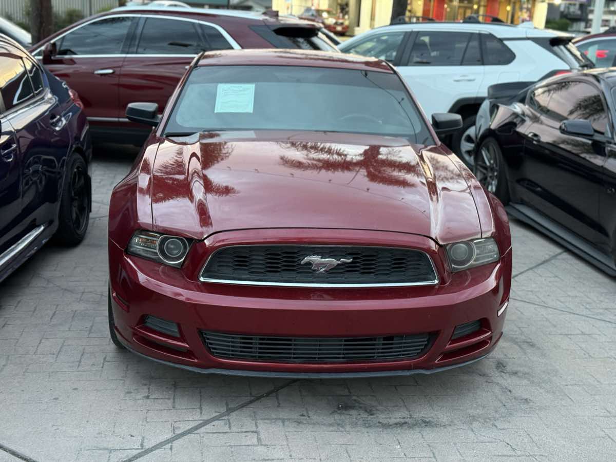 2014 Ford Mustang V6 photo 3