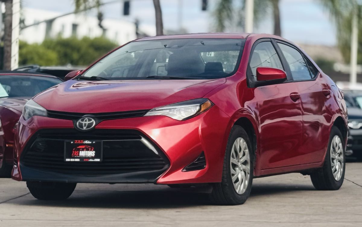 2018 Toyota Corolla XLE XSE photo 3