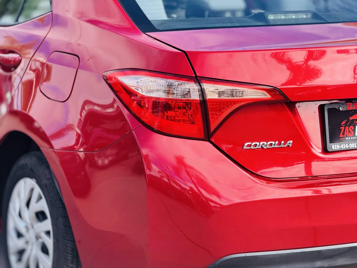 2018 Toyota Corolla XLE XSE photo 9