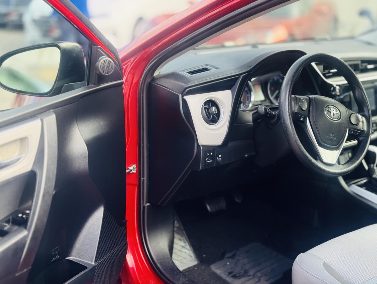 2018 Toyota Corolla XLE XSE photo 14