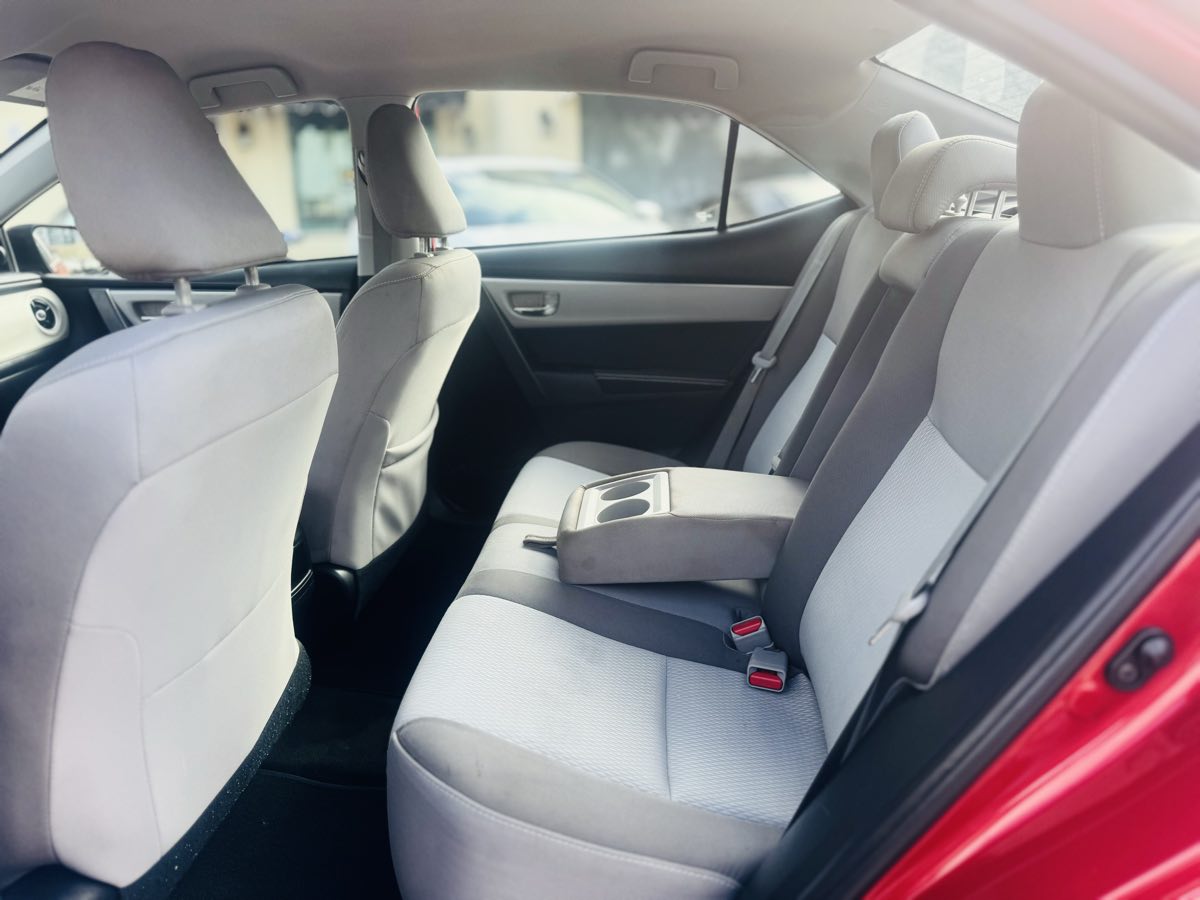 2018 Toyota Corolla XLE XSE photo 17