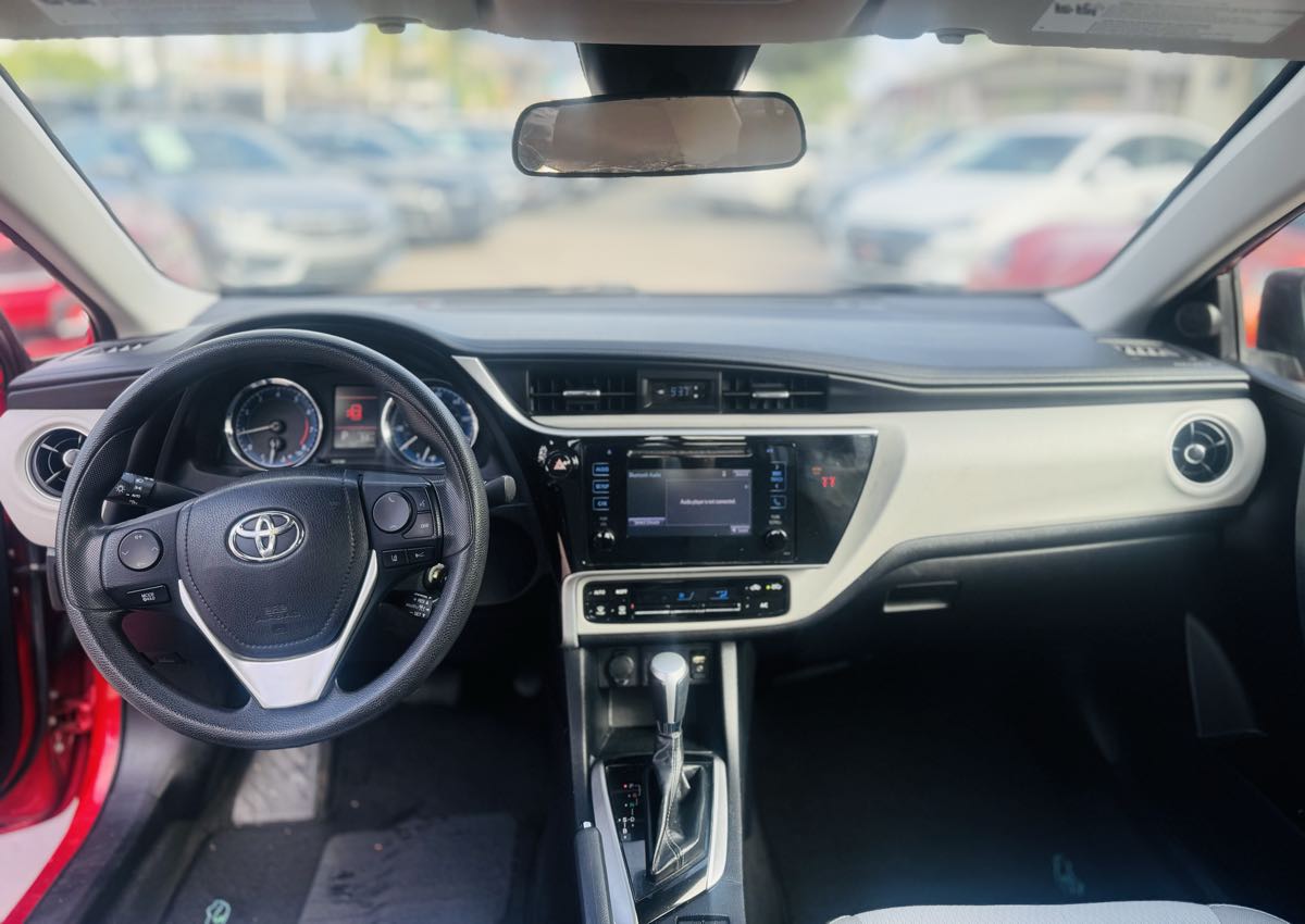 2018 Toyota Corolla XLE XSE photo 18