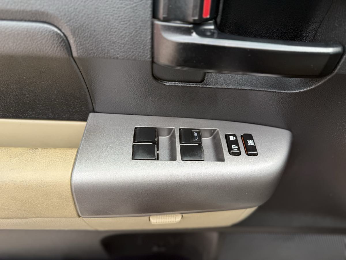 2013 Toyota Tundra SR5 photo 21