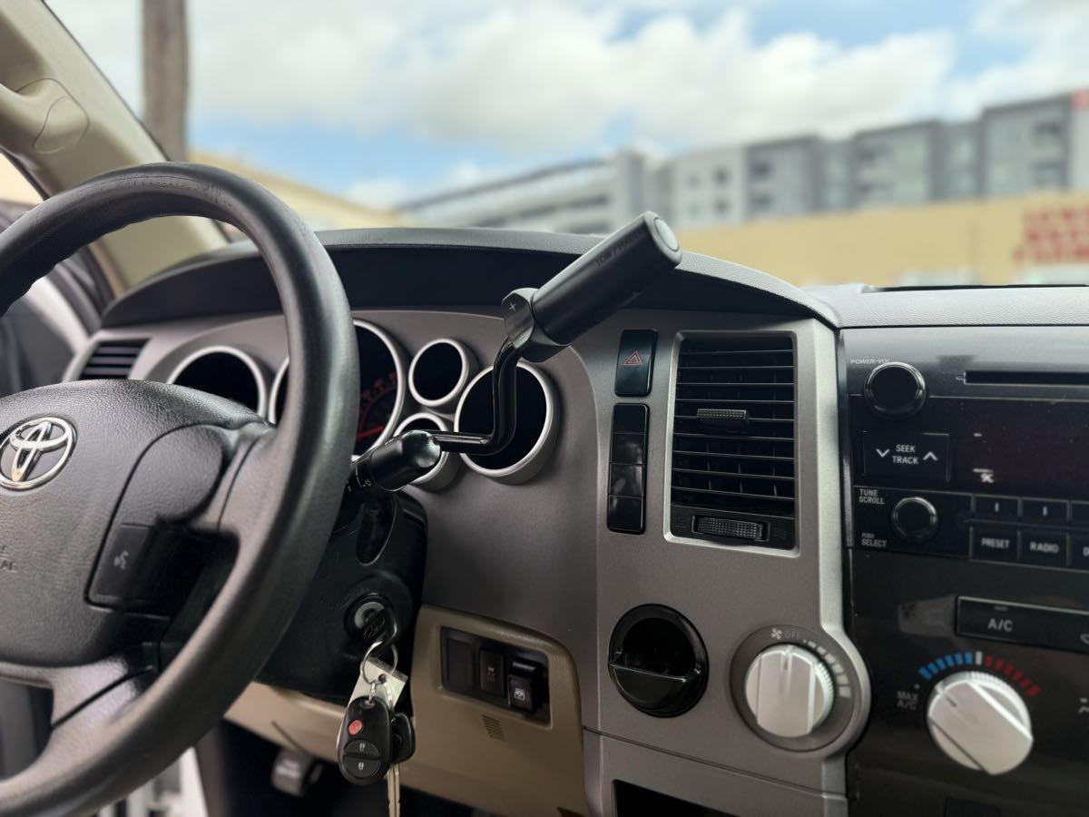 2013 Toyota Tundra SR5 photo 24