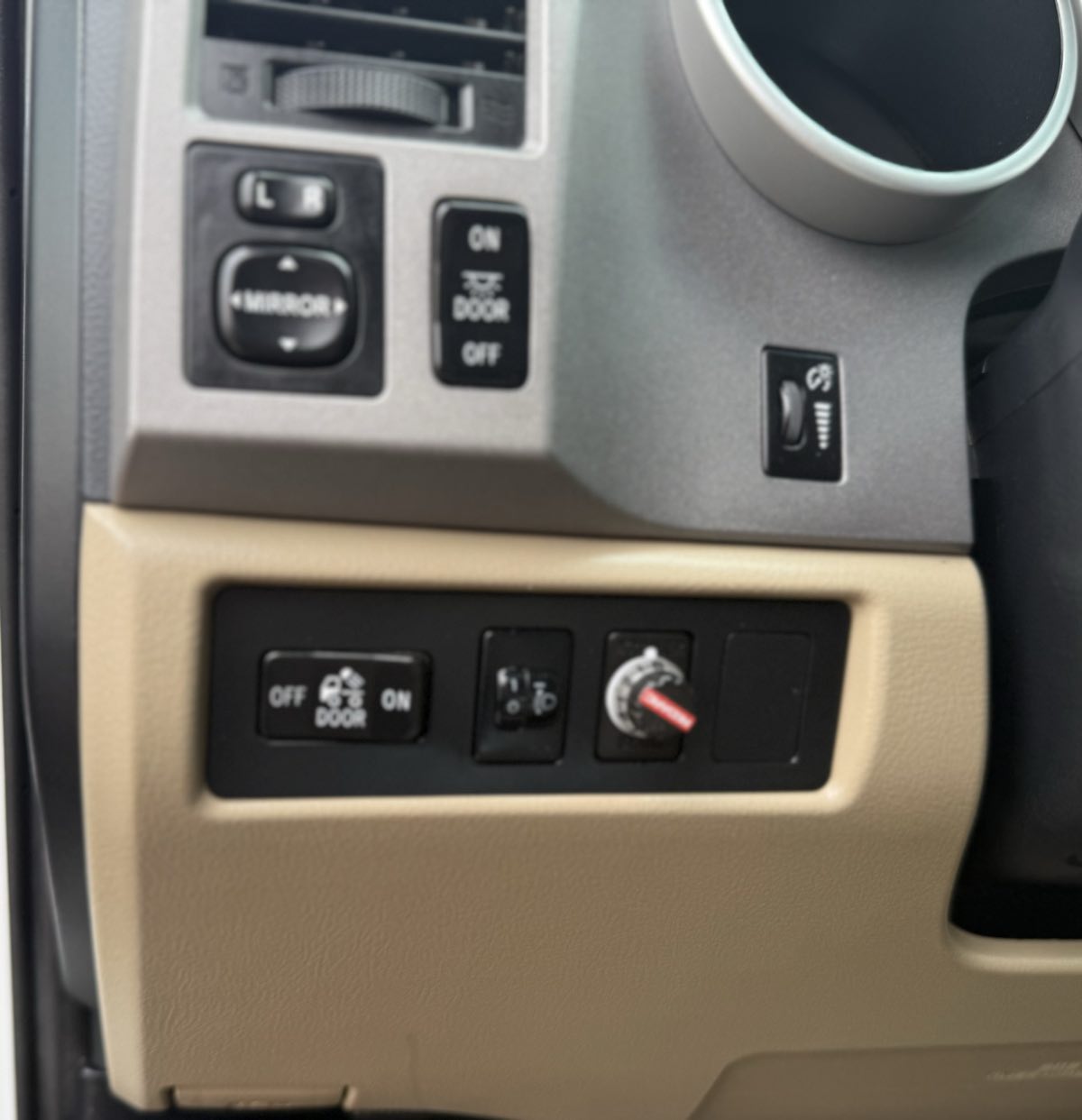 2013 Toyota Tundra SR5 photo 25