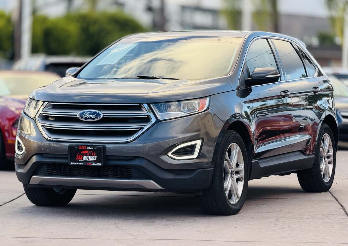 2017 Ford Edge Titanium photo 2