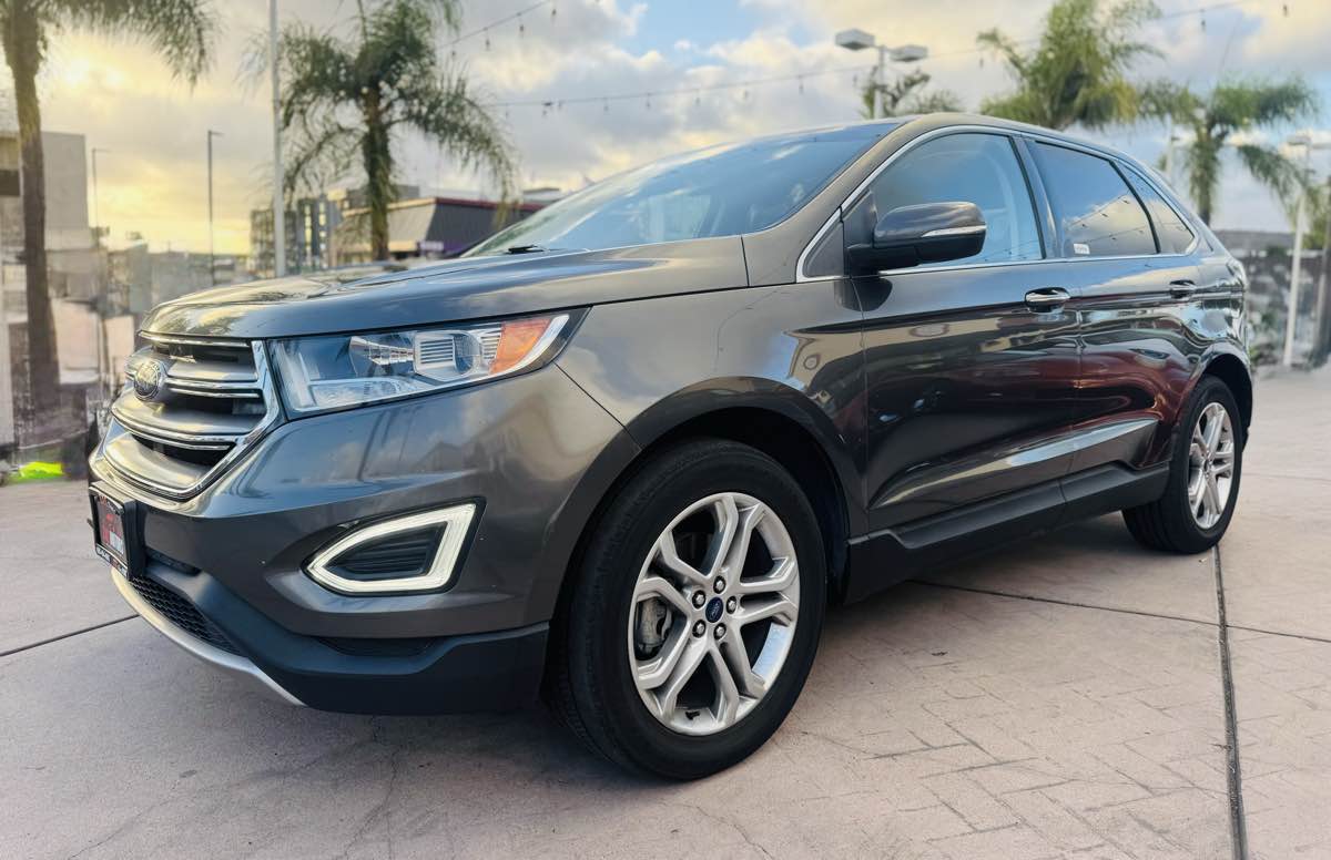 2017 Ford Edge Titanium photo 5