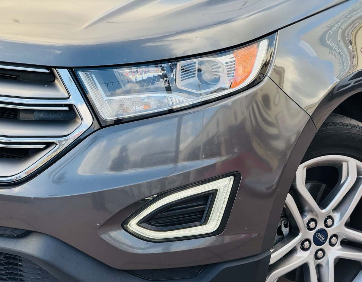 2017 Ford Edge Titanium photo 12