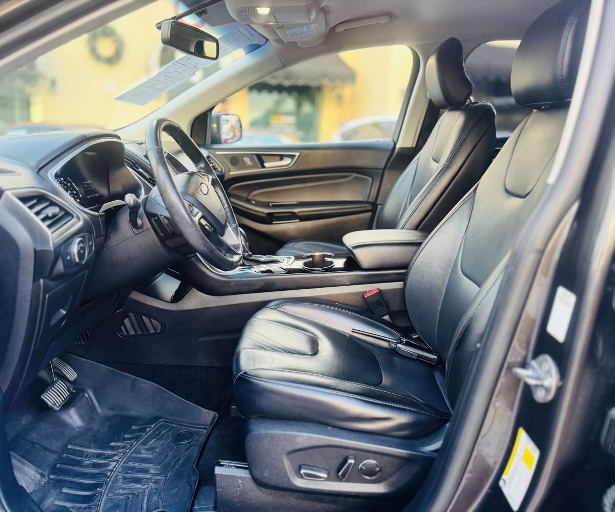 2017 Ford Edge Titanium photo 19