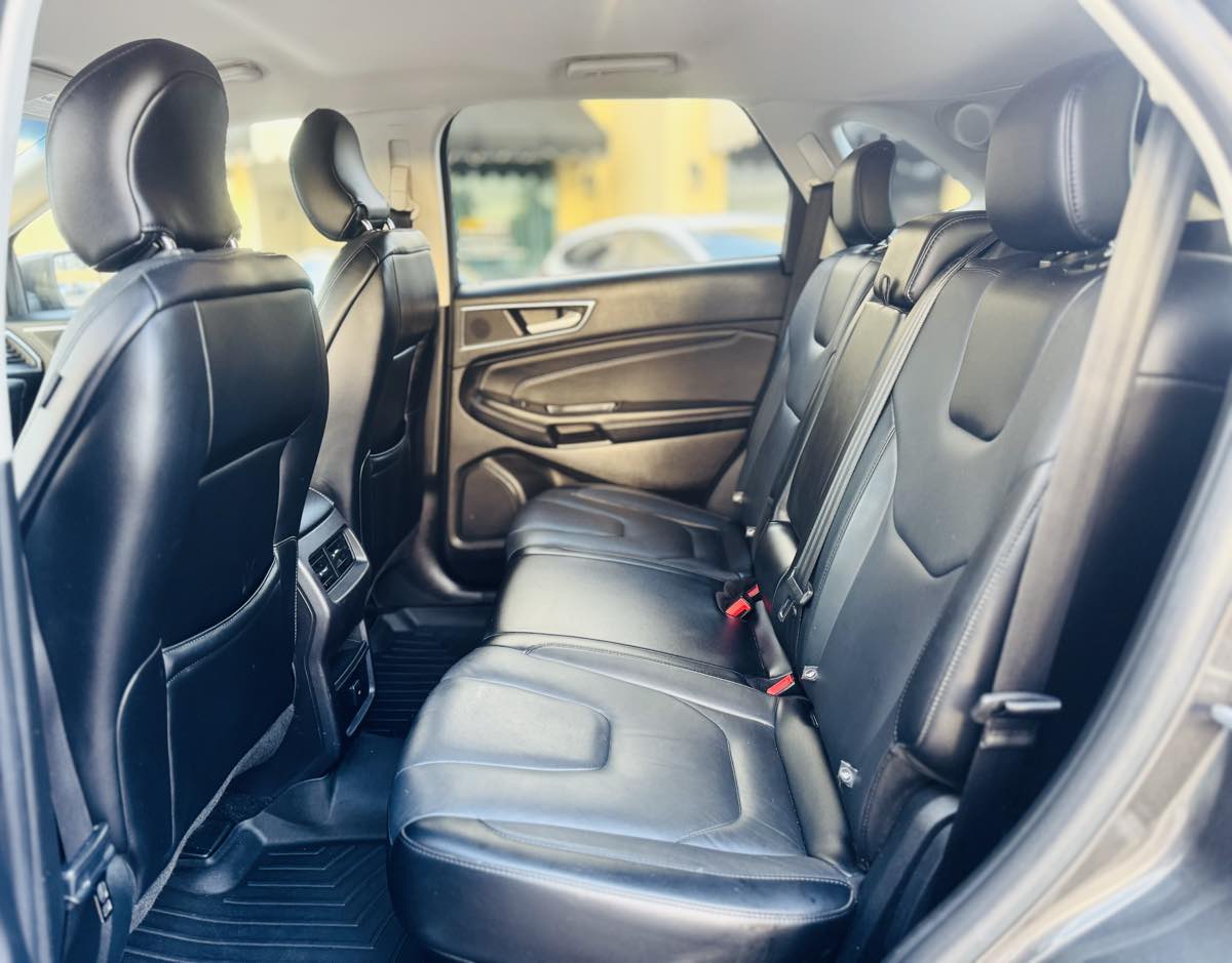 2017 Ford Edge Titanium photo 20