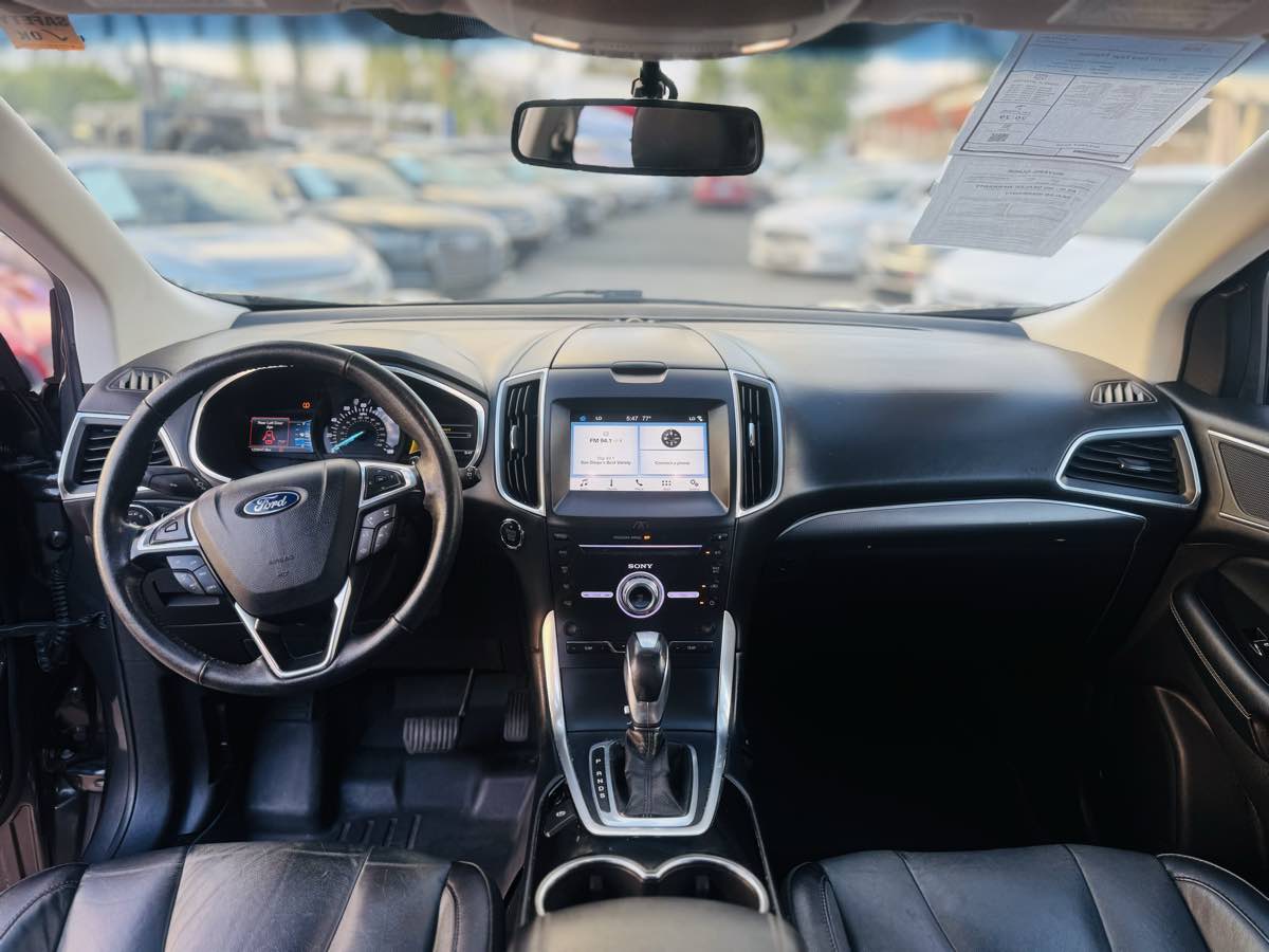2017 Ford Edge Titanium photo 22