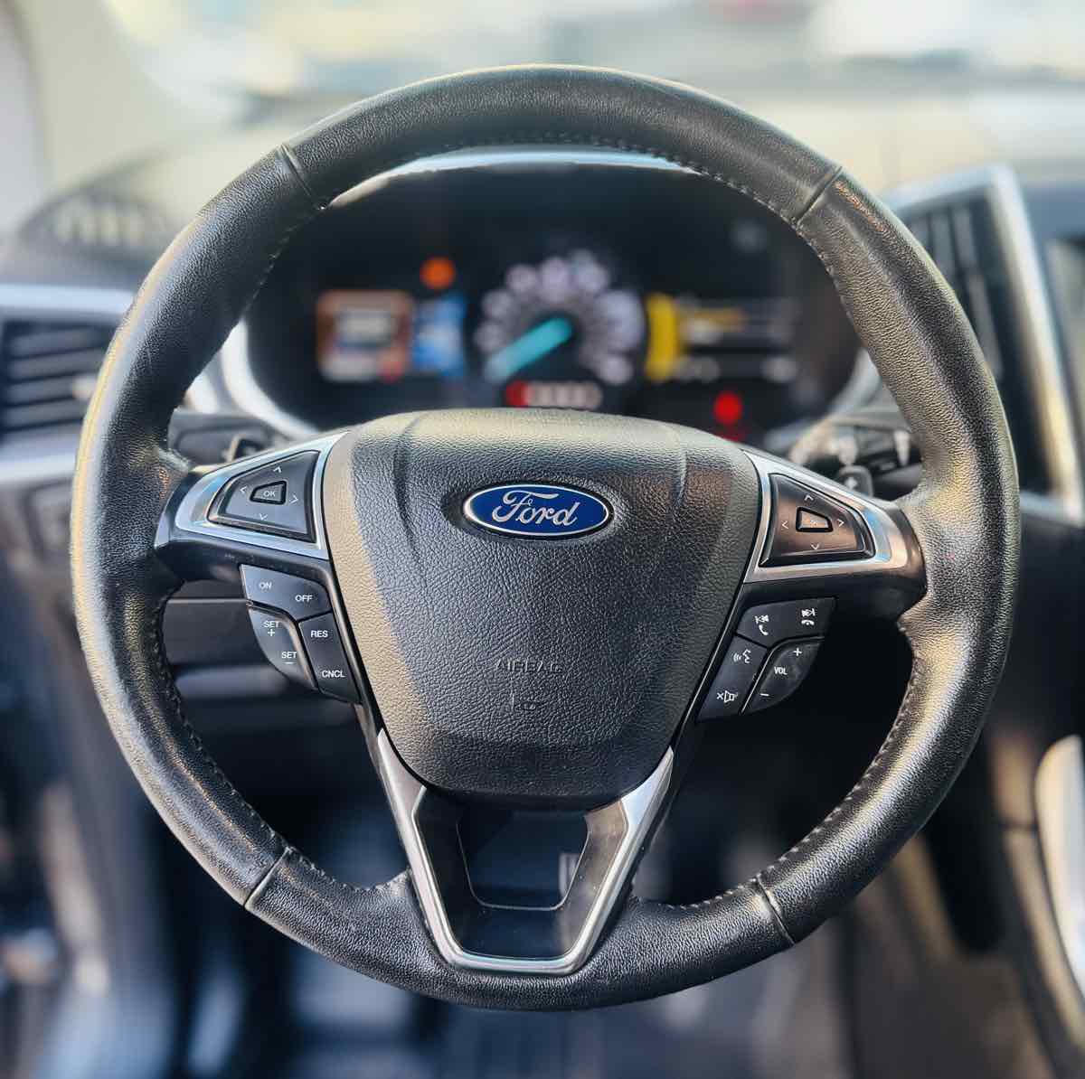 2017 Ford Edge Titanium photo 25