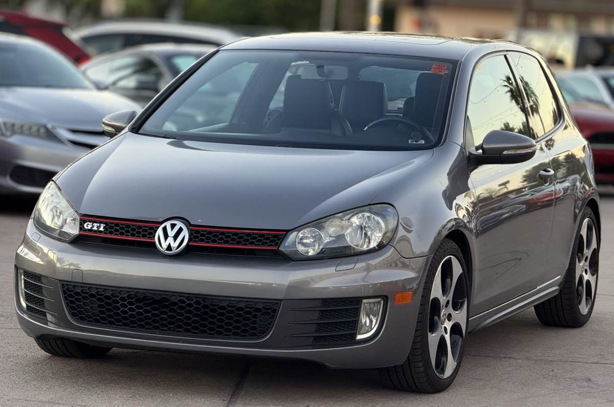 2010 Volkswagen Golf GTI photo 3