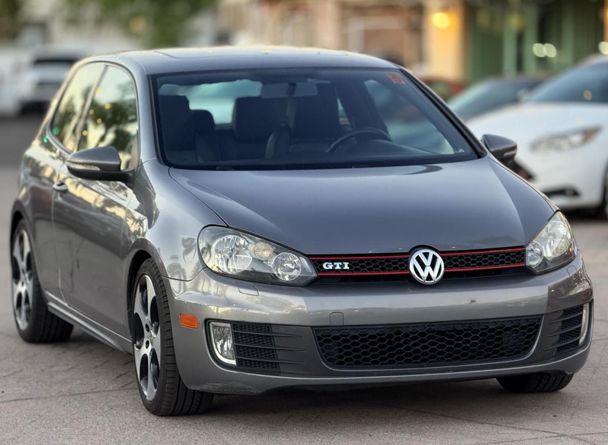 2010 Volkswagen Golf GTI photo 4
