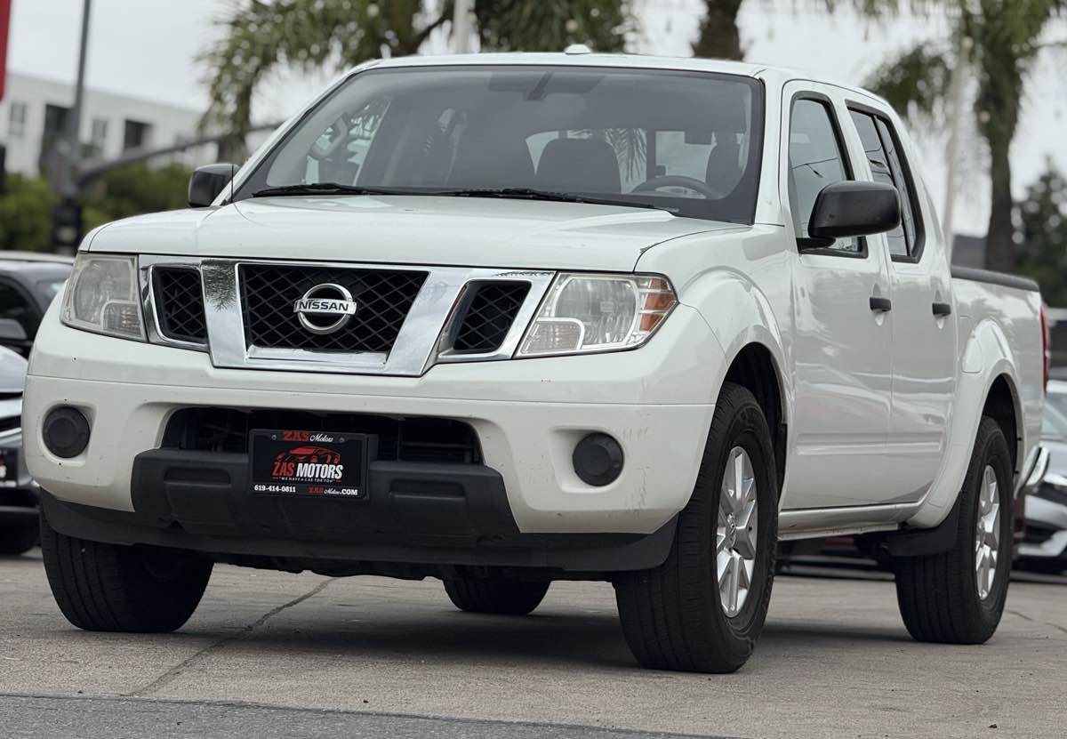 2016 Nissan Frontier SV photo 2