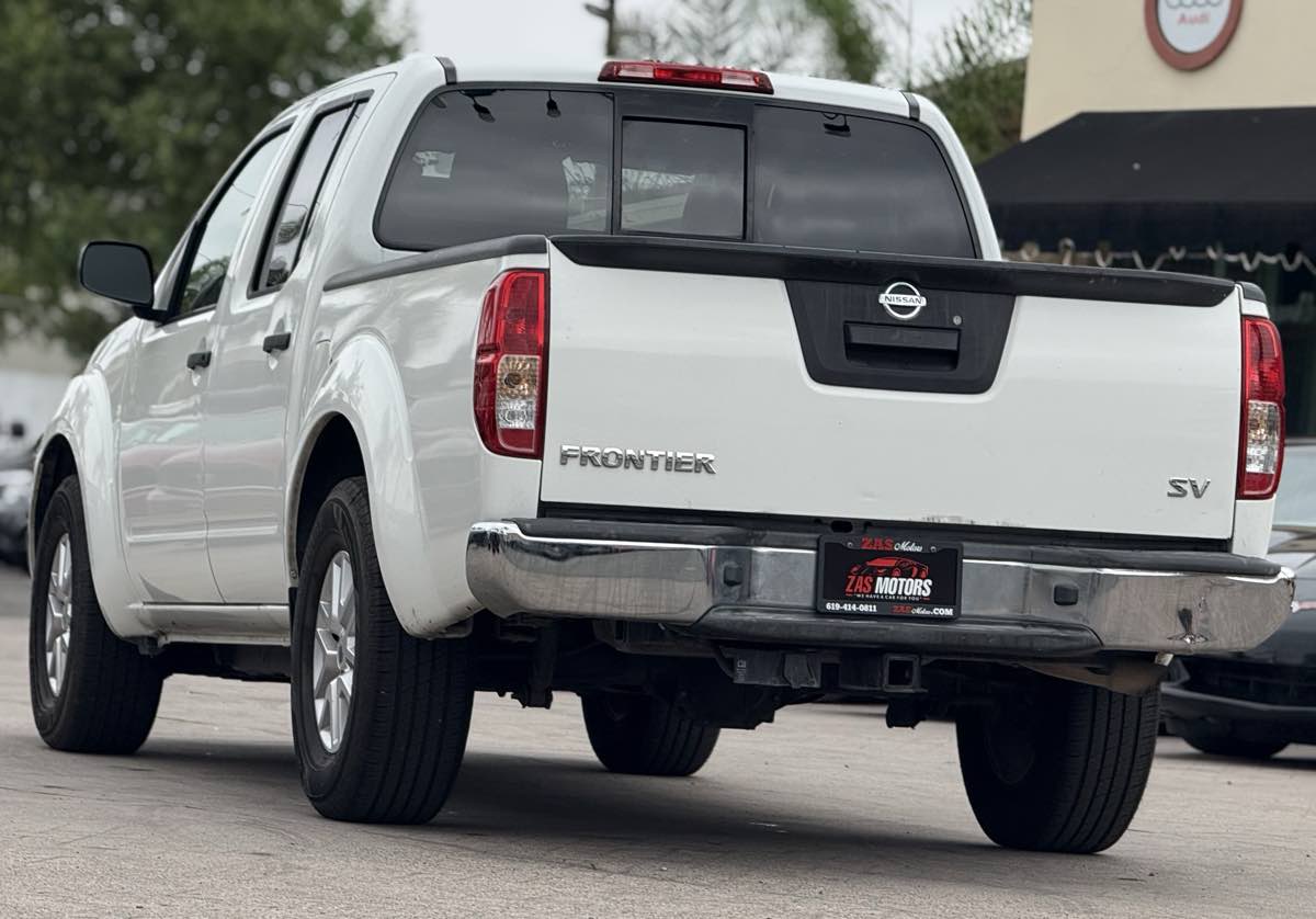 2016 Nissan Frontier SV photo 5