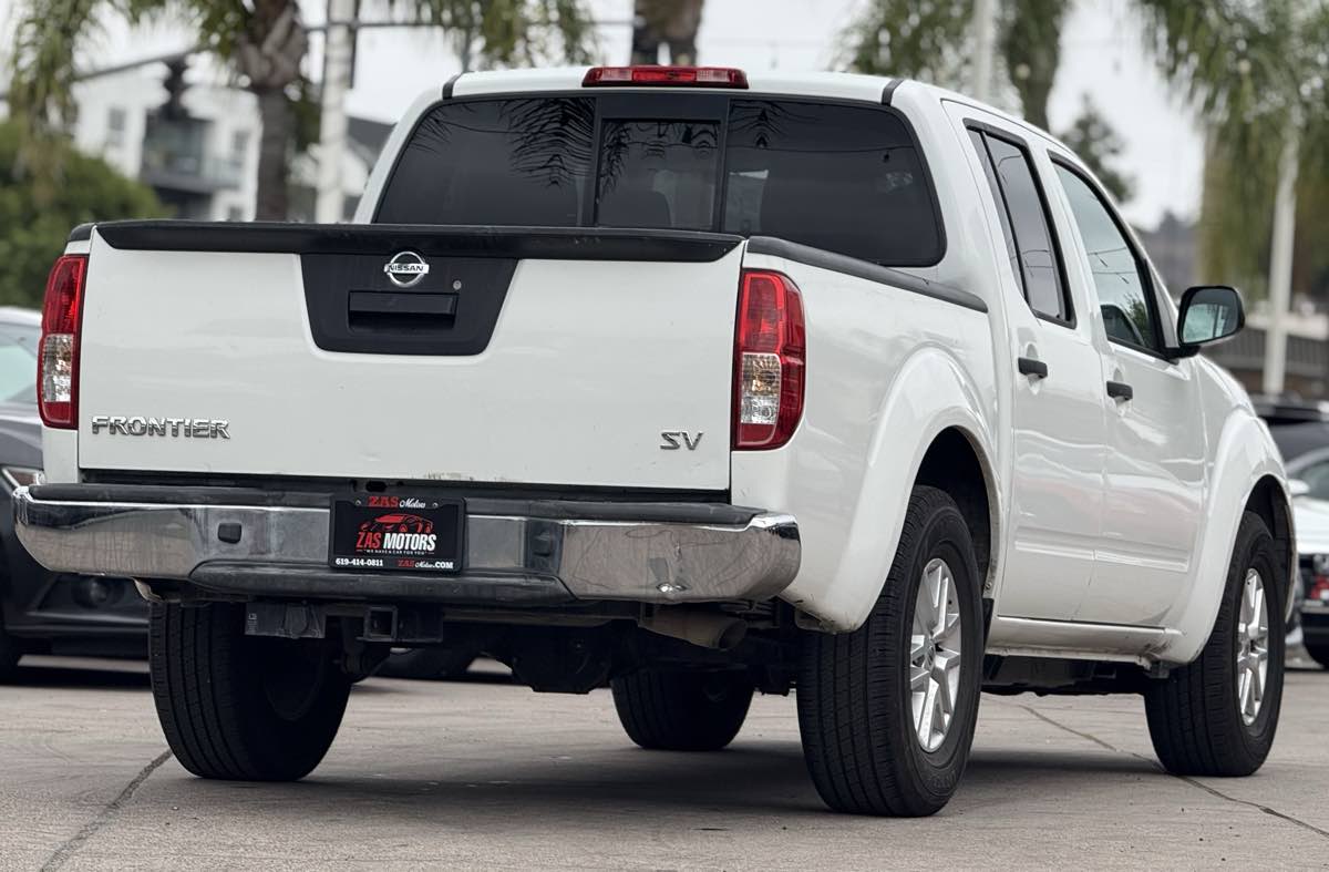 2016 Nissan Frontier SV photo 6