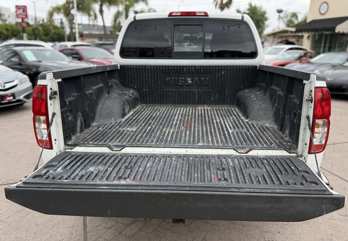 2016 Nissan Frontier SV photo 7