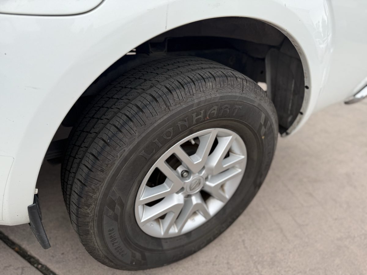 2016 Nissan Frontier SV photo 11