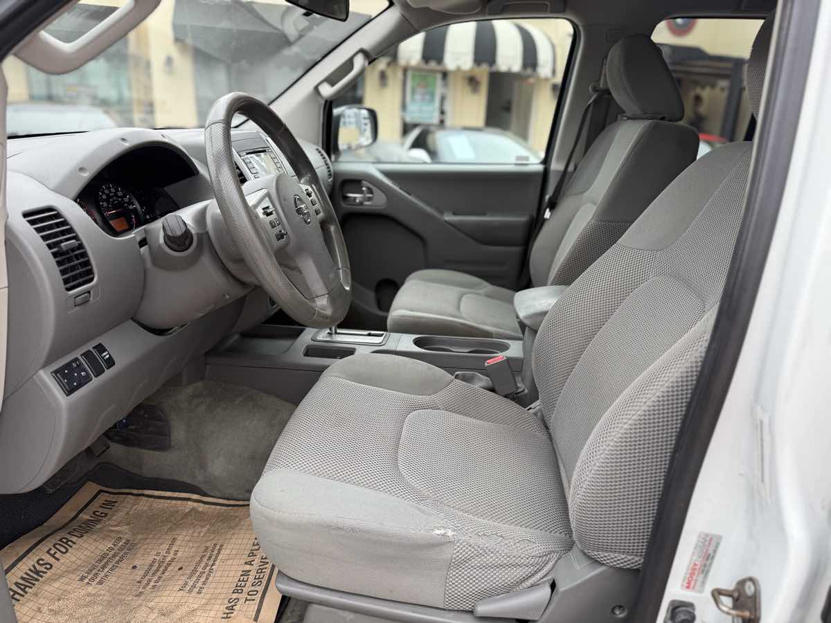 2016 Nissan Frontier SV photo 12