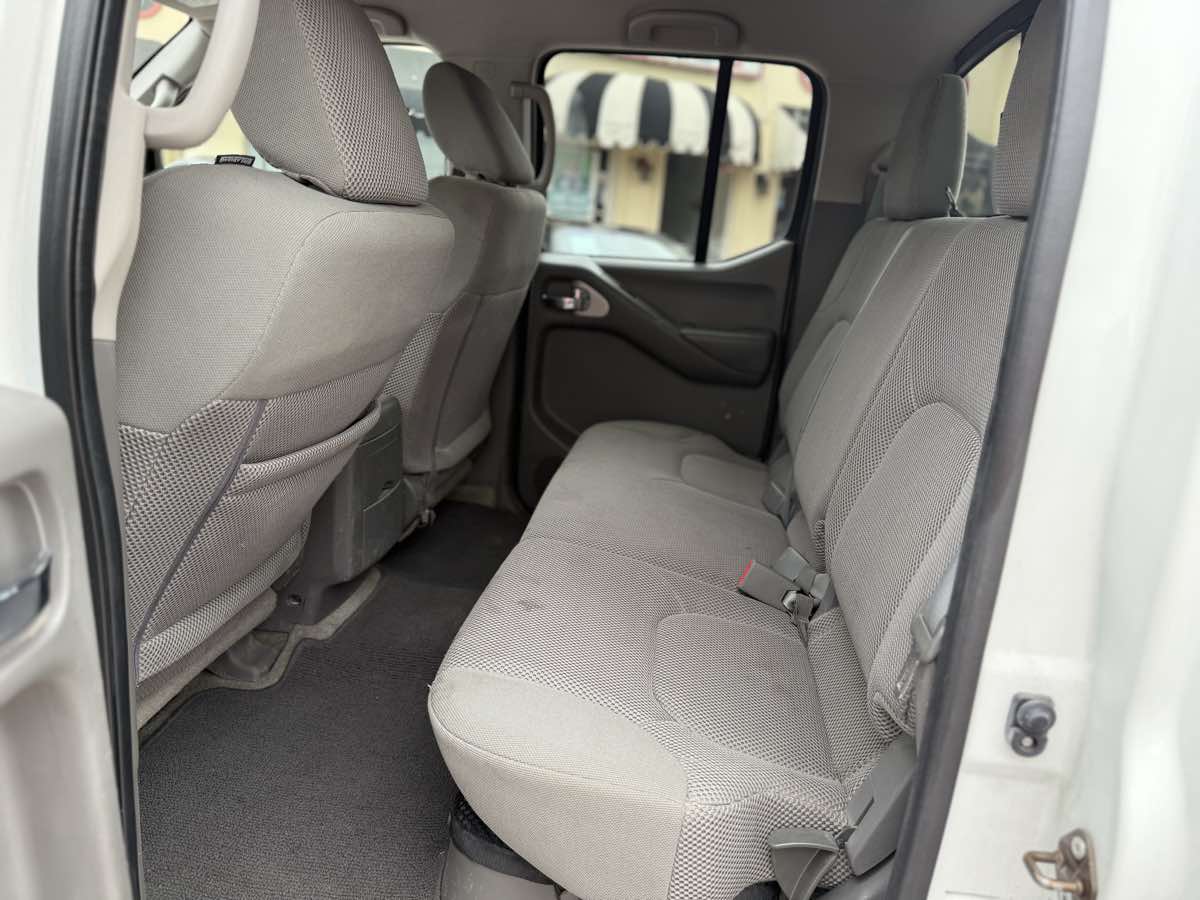2016 Nissan Frontier SV photo 13