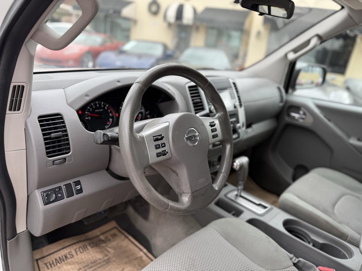 2016 Nissan Frontier SV photo 14