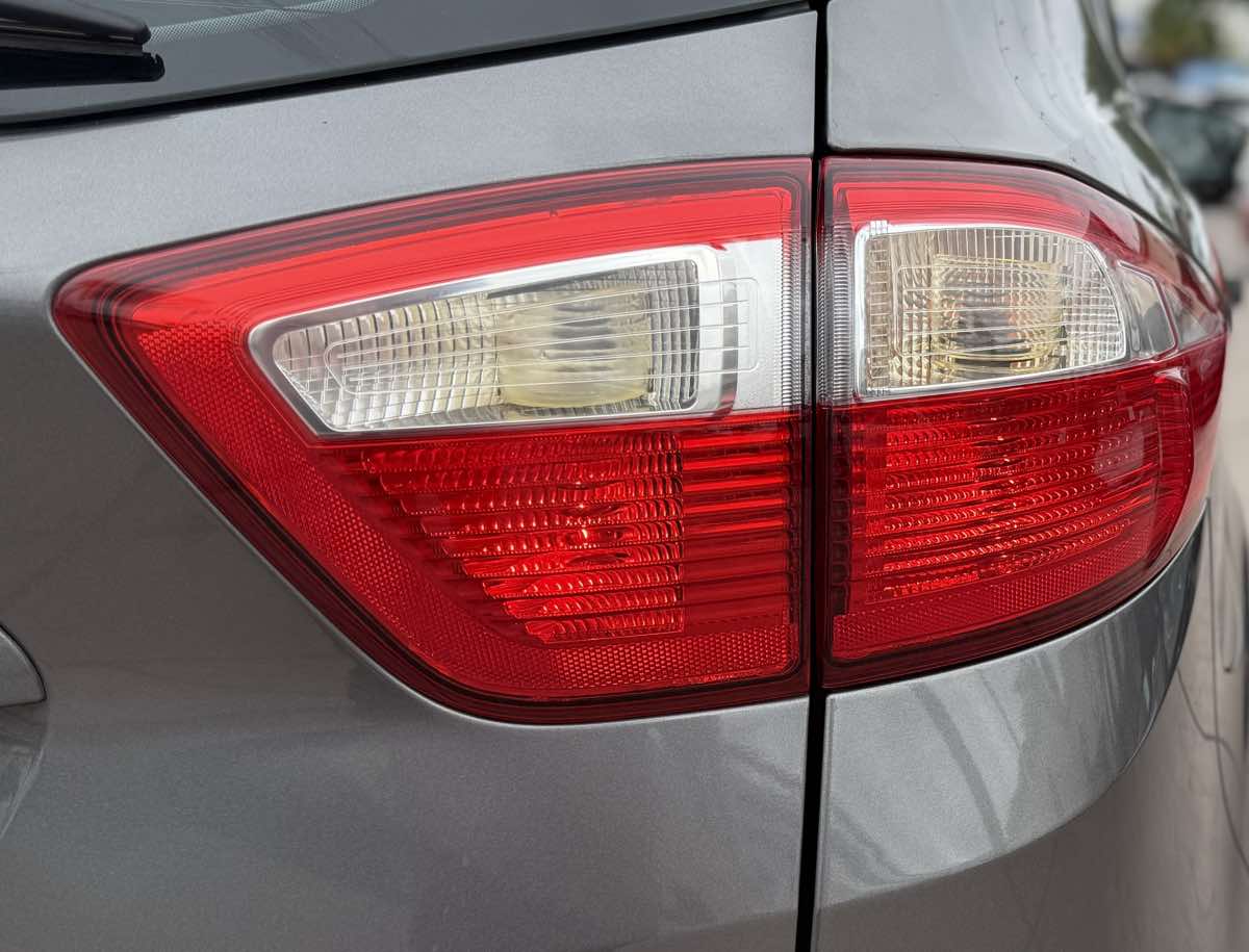 2013 Ford C-Max SEL photo 10