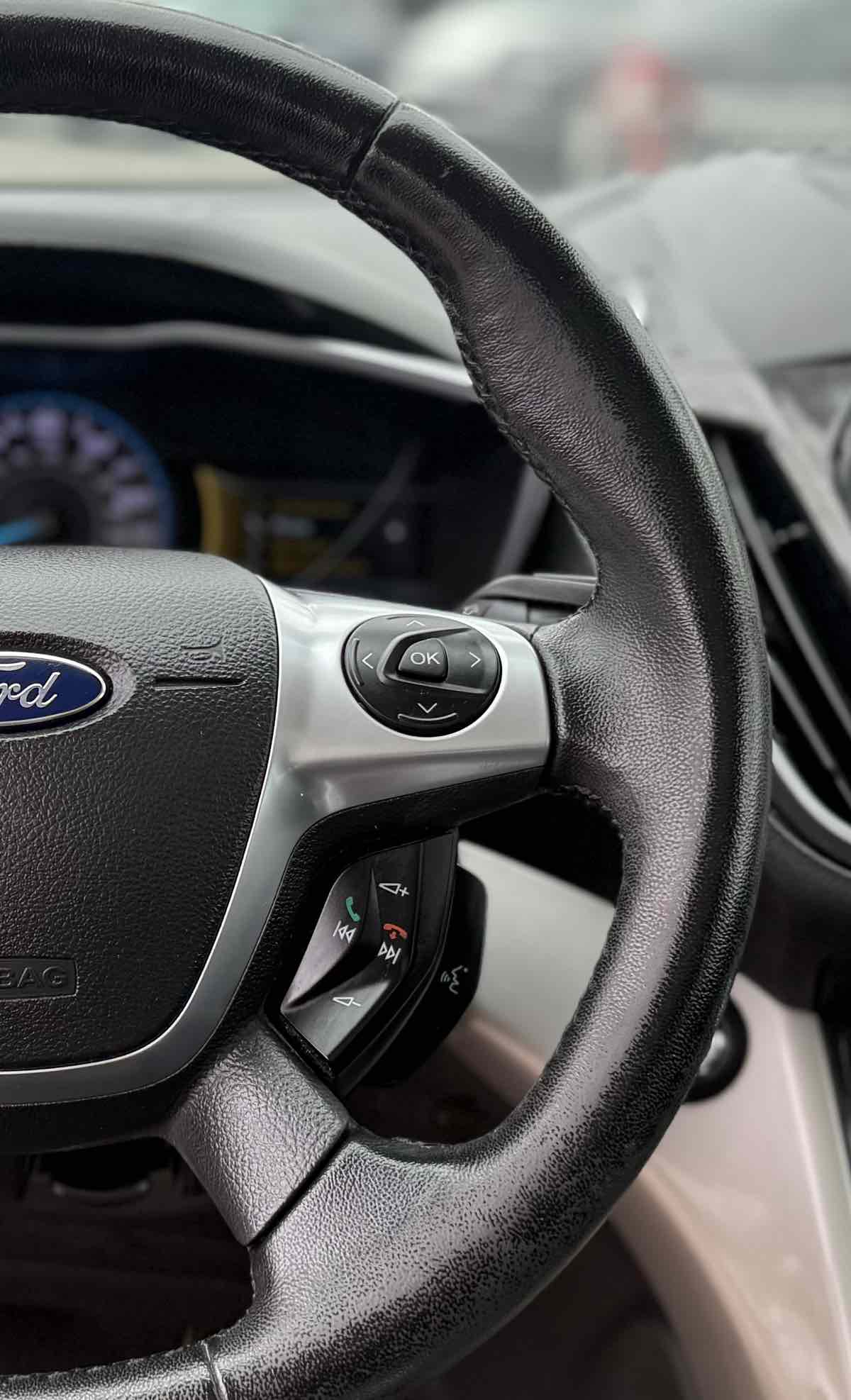 2013 Ford C-Max SEL photo 18