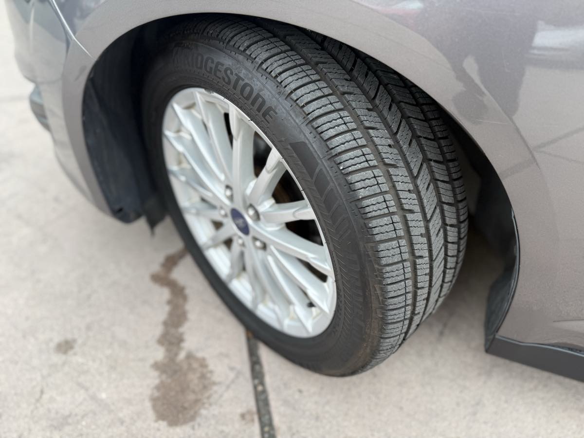 2013 Ford C-Max SEL photo 21