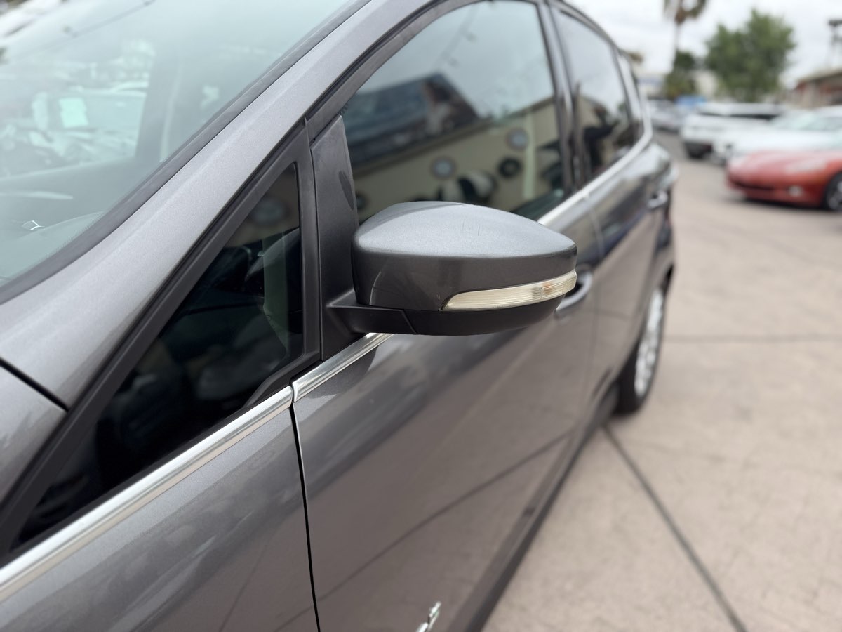 2013 Ford C-Max SEL photo 22
