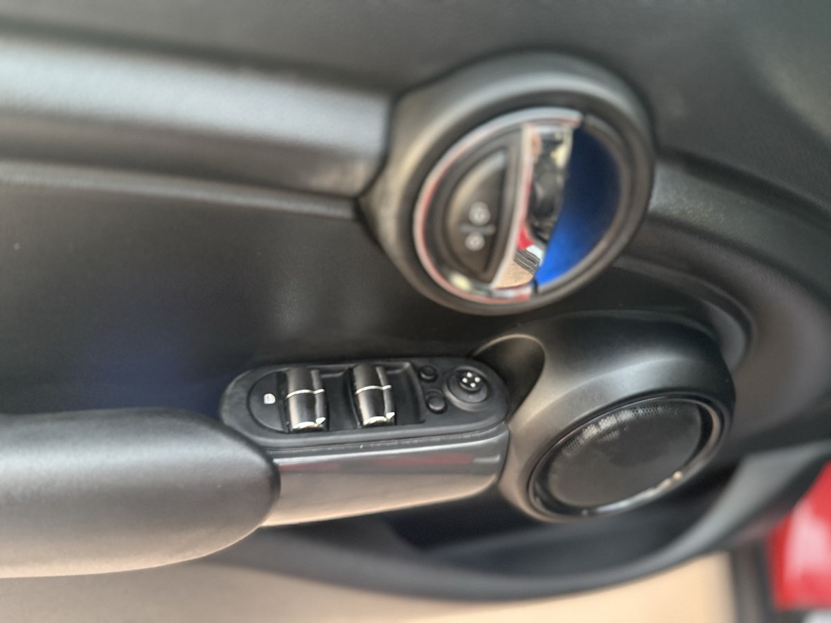 2015 Mini Cooper Hardtop photo 13