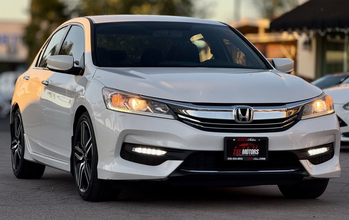 2016 Honda Accord Sport photo 3