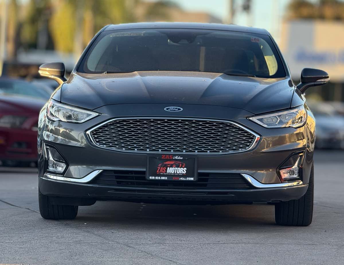 2019 Ford Fusion Titanium Plug-In Hybrid photo 2