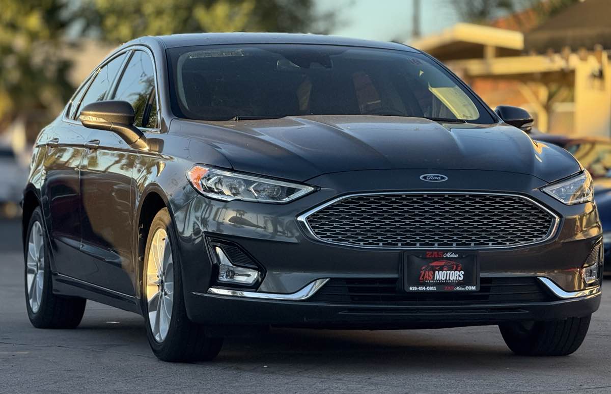 2019 Ford Fusion Titanium Plug-In Hybrid photo 3
