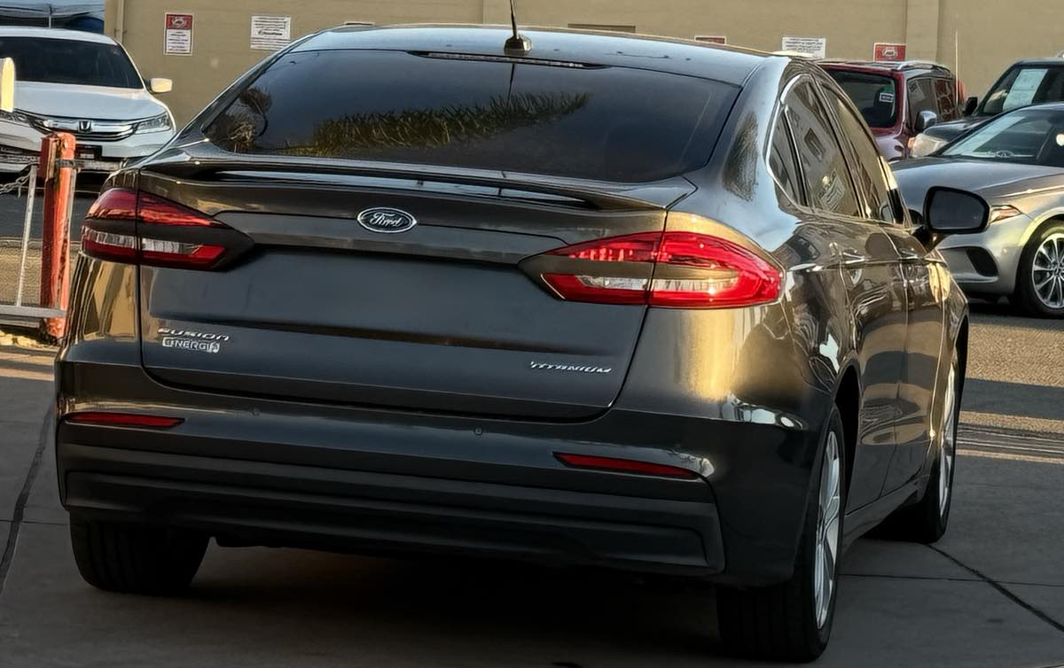 2019 Ford Fusion Titanium Plug-In Hybrid photo 6