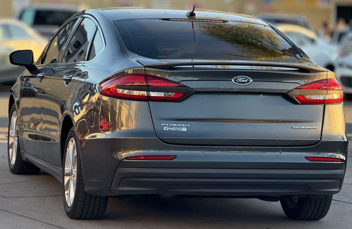 2019 Ford Fusion Titanium Plug-In Hybrid photo 7