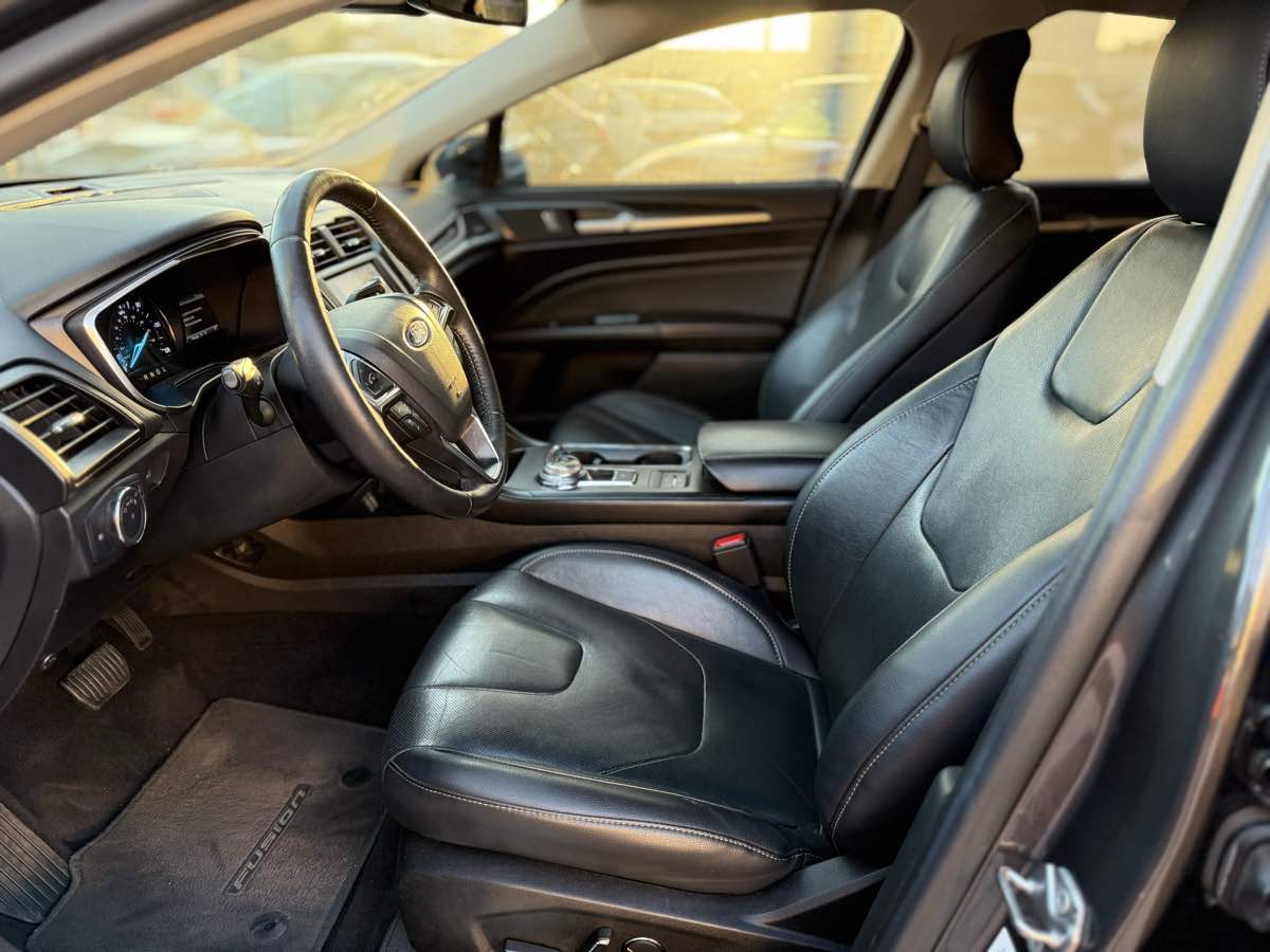 2019 Ford Fusion Titanium Plug-In Hybrid photo 9