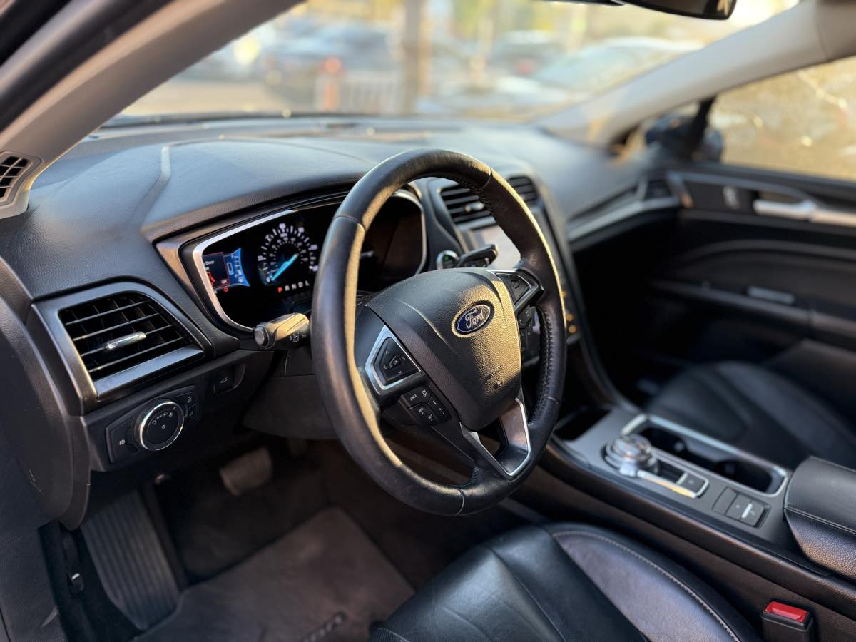 2019 Ford Fusion Titanium Plug-In Hybrid photo 11