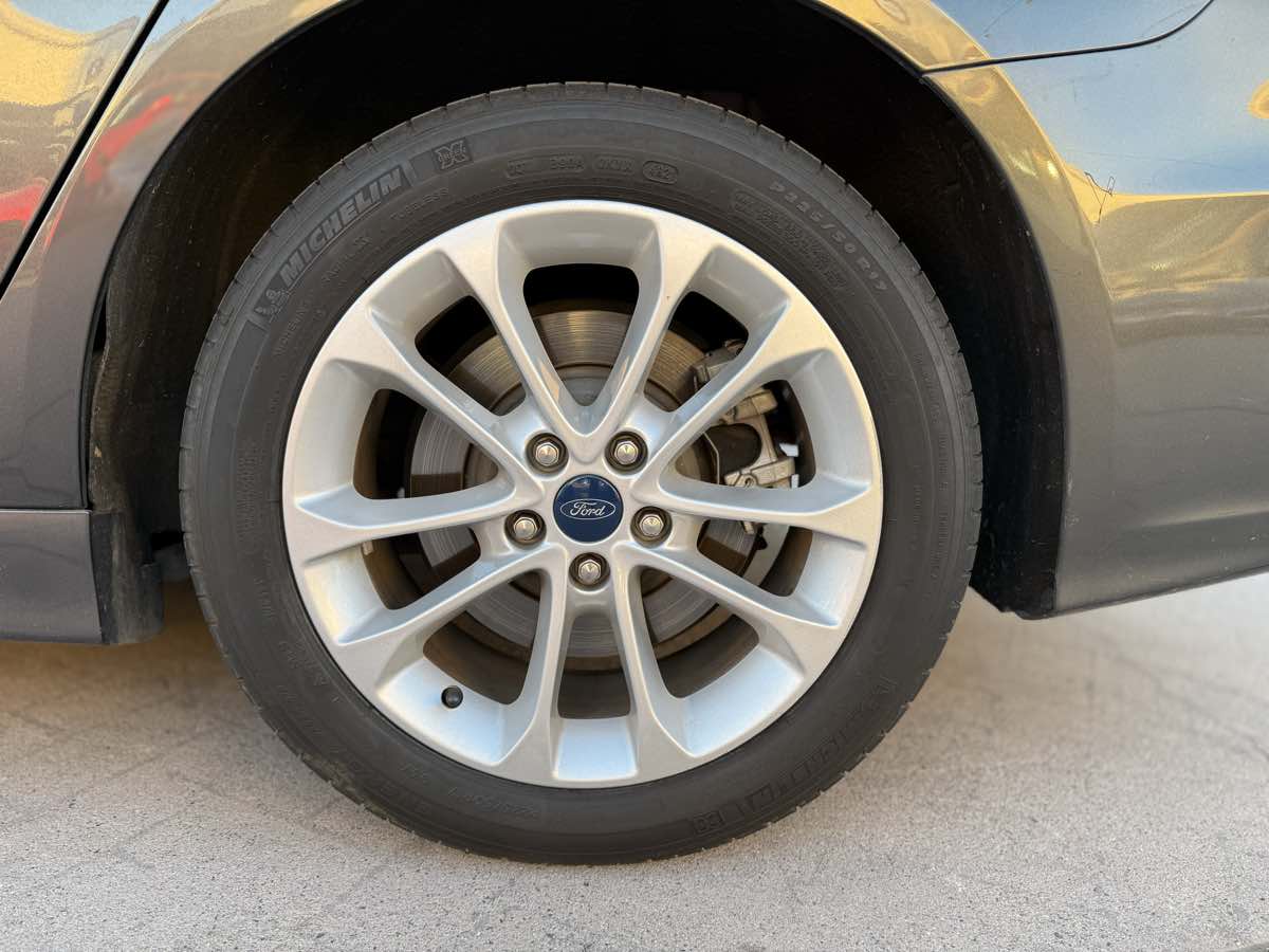 2019 Ford Fusion Titanium Plug-In Hybrid photo 18