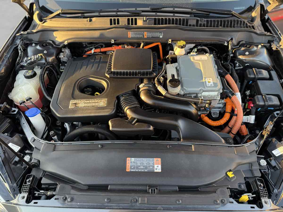 2019 Ford Fusion Titanium Plug-In Hybrid photo 19