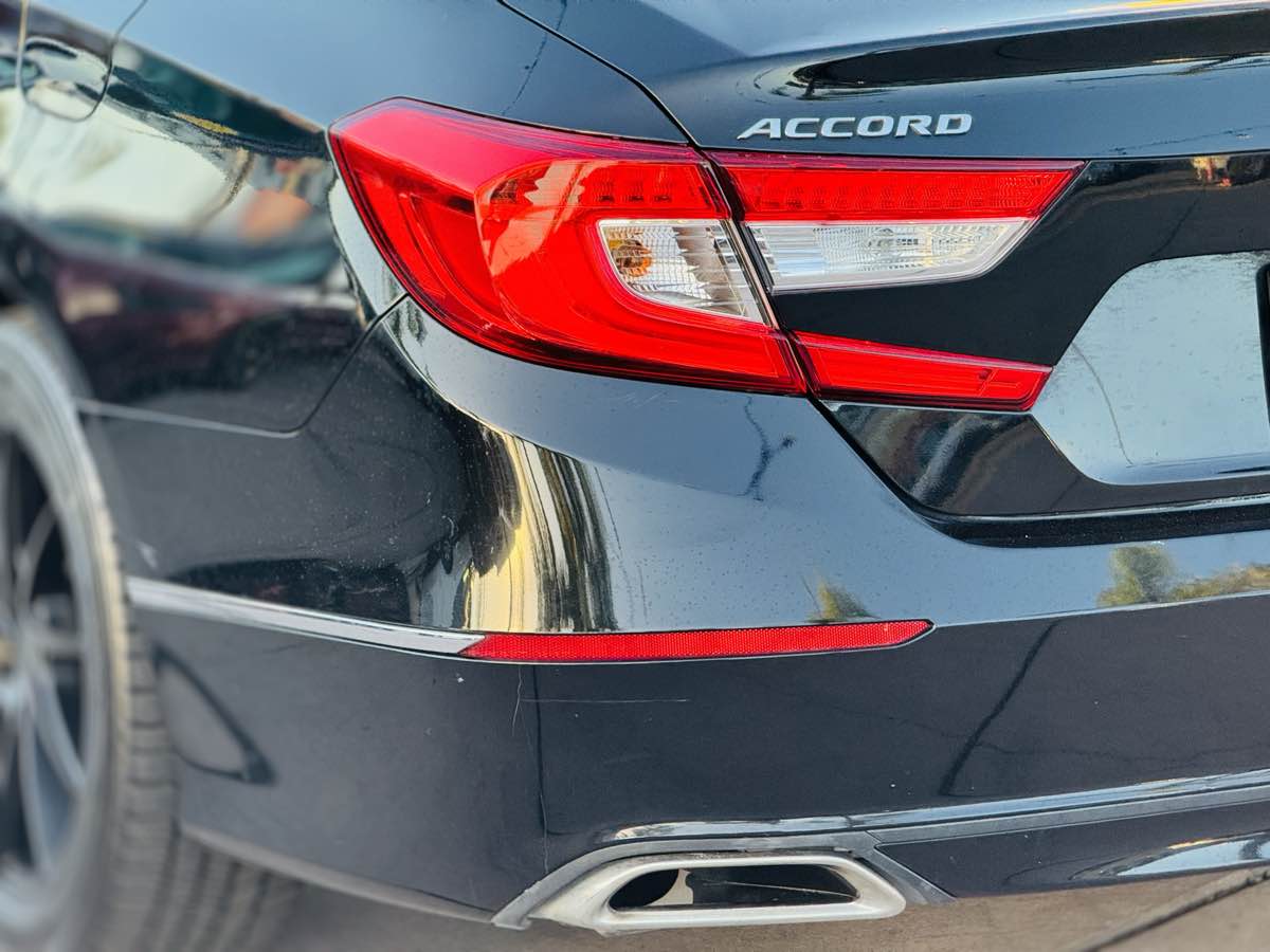 2018 Honda Accord EX-L 2.0T photo 9