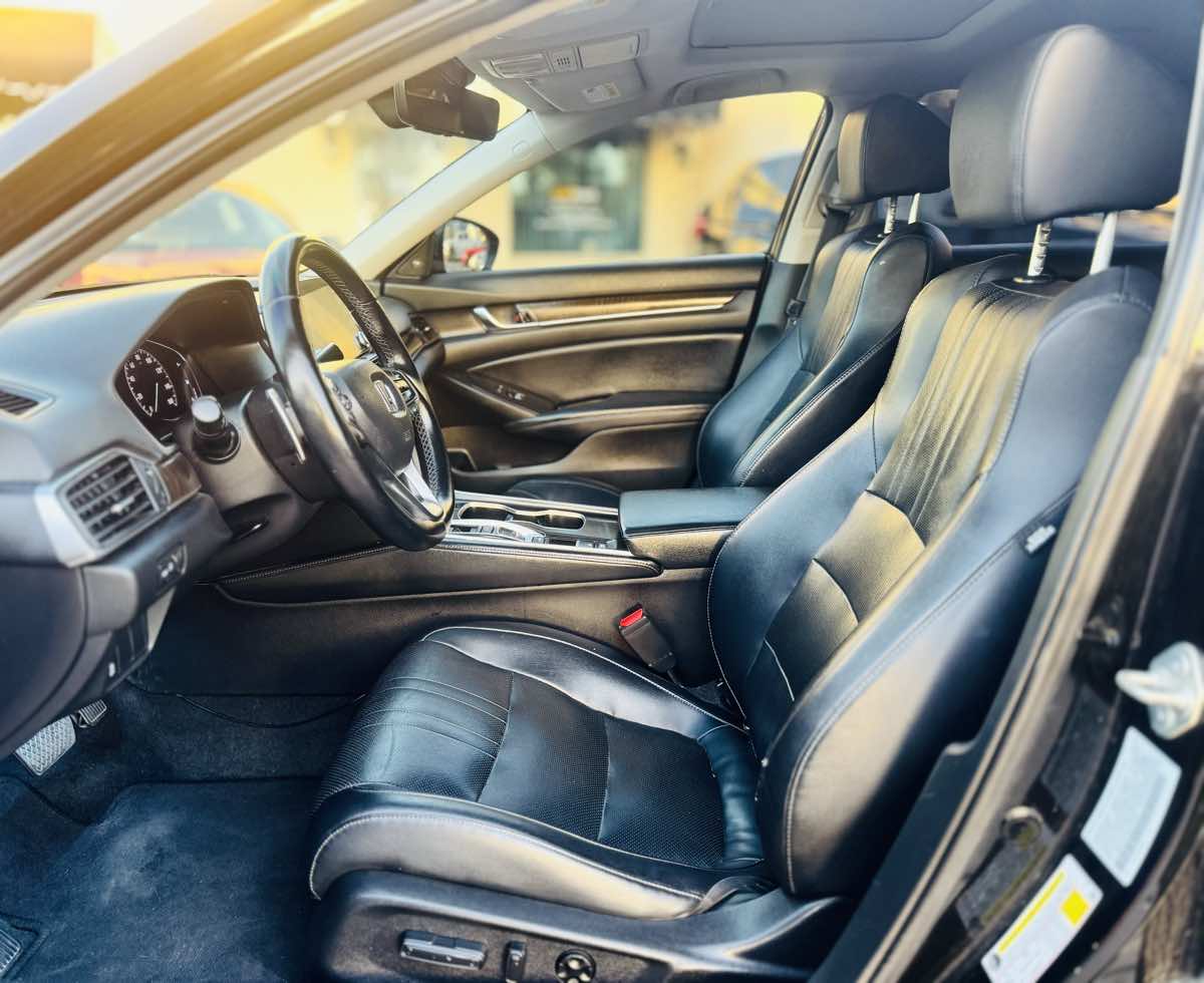2018 Honda Accord EX-L 2.0T photo 17