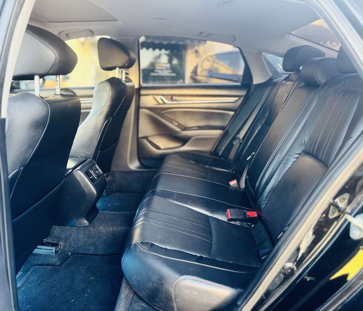 2018 Honda Accord EX-L 2.0T photo 18