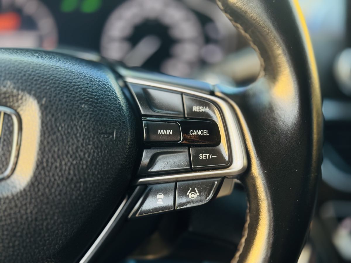 2018 Honda Accord EX-L 2.0T photo 24